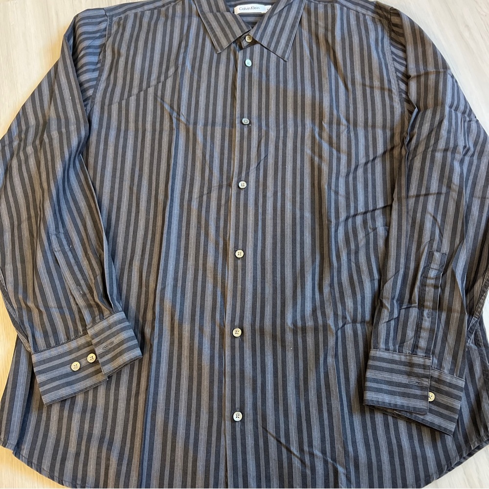 Mens long sleeve Calvin Klein casual button down gray dress shirt size XL